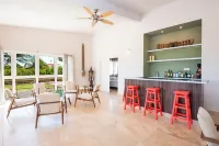 Villa Pétronille, Spacious luxury villa, sleeps 18 Cap Est, Le François