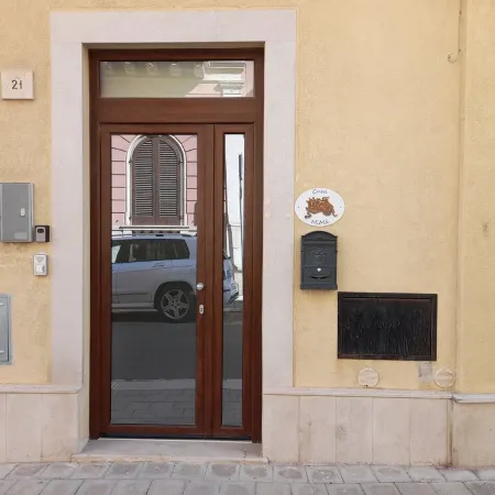 "Casa Mimà": characteristic architecture of the historic center with a modern style.
