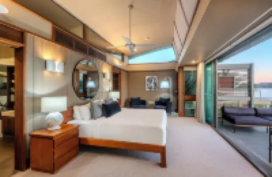 Yacht Club Villa 33-Serenity-Ocean Views with Golf Buggy