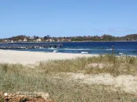 Idyllische Ferienwohnung mit Balkon und Großer Gartenanlage Hotels in Guby