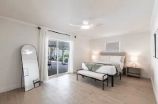 50 % Off 3 Br -Resort Like Villa Mins from Siesta Key- Heated-Pool & Hottub