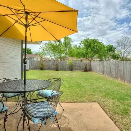 Peppertree Retreat only 3 miles toOU Book your OU event stay now!