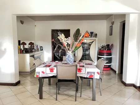 Bas de Maison Meublé, Tout Équipé