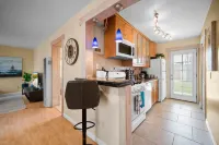 Newly remodeled 2 bedroom house fast wifi in Imperial Beach Hotels in Imperial Beach