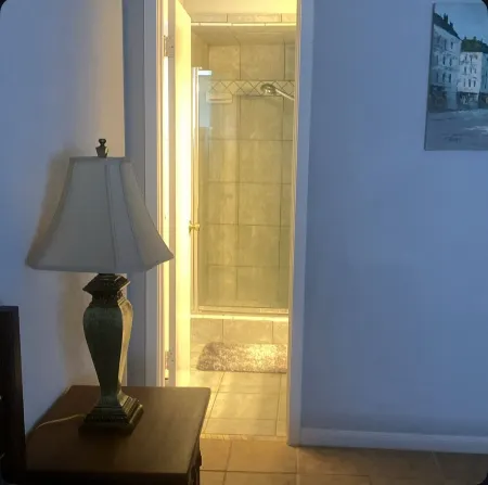 Charming 1-bedroom house in fantastic Conroe with AC