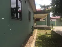 Fully furnished 4 bedroom house Hotels in Taifa