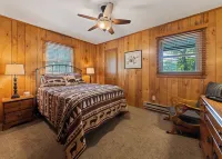 Welcome to Raven's Nest! Great Views and Easy Access in All Weather. Hotel a Maggie Valley