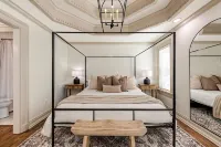 DIRECT LAKE ACCESS in a boutique-style lakehouse on Lake Whitney!