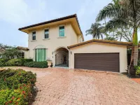 Pool & Home Theater: Lighthouse Point Home! Hotels in Lighthouse Point