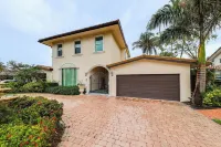 Pool & Home Theater: Lighthouse Point Home!