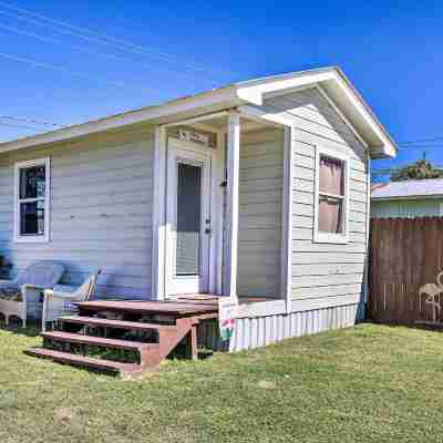 Flirty Flamingo Studio 1 Mi to Canyon Lake Hotel Exterior