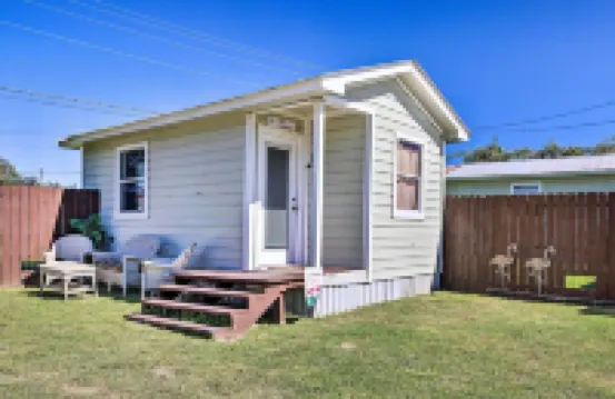 Flirty Flamingo Studio 1 Mi to Canyon Lake Hotels in Canyon Lake