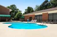 Days Inn by Wyndham Lexington - Pools