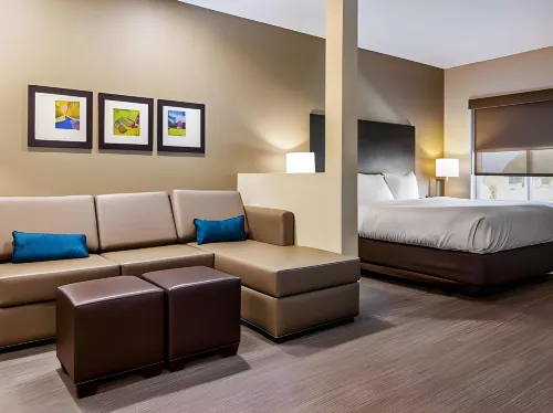 Comfort Suites Wooster Near University Campus - 2-Star