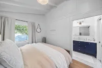 Laguna Beach House - Steps from the Sand! Các khách sạn gần Laguna Beach Free Walking Tour