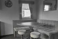 Lovely 3 Bed Caravan Near to Beach 5 Star Reviews