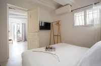 Vieil Antibes, Marché Provençal et Plage de Sable Juan Les Pins Beach 주변 호텔