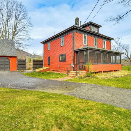 10 Mi to Skiing: Historic Farmhouse in Maine!