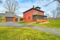 10 Mi to Skiing: Historic Farmhouse in Maine! - Wifi