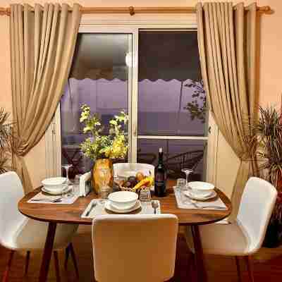 Stunning Seaview  10s Beach  AC Fast WiFi Rooms