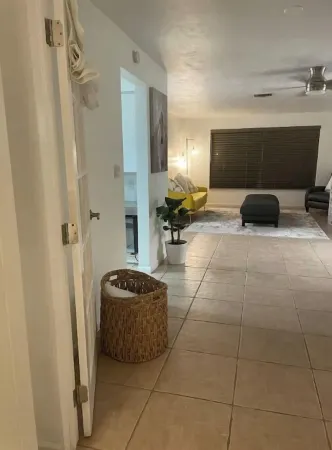 Great Family Home, short drive to beaches and Downtown... Отели в г. Уиски-Крик