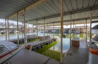 Indoor/outdoor pool, hot tub and boat slip! NO STAIRS Hotel a Village of Four Seasons