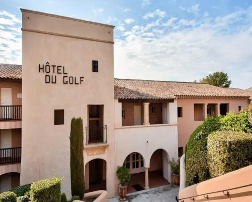 Apartment in Mallemort with Heated Wave Pool Hotels in Mallemort