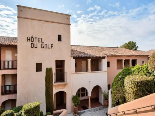 Apartment in Mallemort with Heated Wave Pool