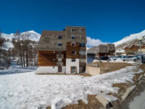 Apartment in Allos with Stunning Mountain Views Hotels in Allos