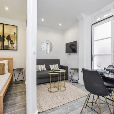 Cosy apartment - 1BR/4P - Auteuil Các khách sạn gần Nhà thi đấu Stade Pierre de Coubertin