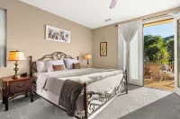 Fireside Nights | Golf & Hikes | Pet & RV Friendly