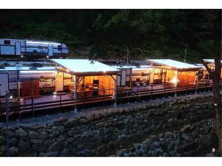 WASABI VILLAGE Отели рядом с достопримечательностью «Seaside Base ARARI シーサイドベース安良里 グランピング»