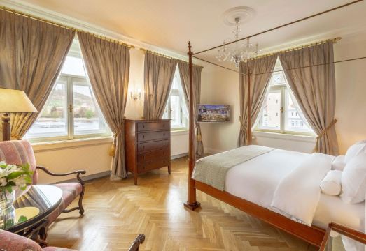 스메타나 호텔의 역사적 분위기