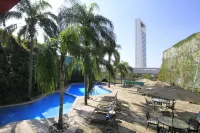 Holiday Inn MONTERREY-PARQUE FUNDIDORA by IHG - Pools