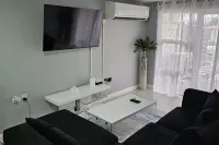 Apartment Sleeps 6 with Pool Access