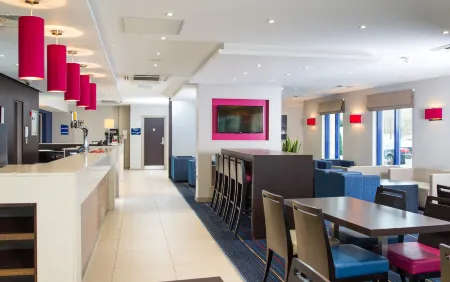 Holiday Inn Express London - Wandsworth Отели рядом с достопримечательностью «Стретэм Коммон»