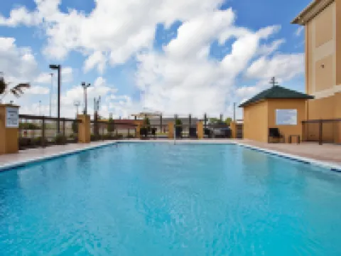 ホリデイ イン エクスプレス ホテル & スイーツ コーディール ノース by IHG コーディールのホテル