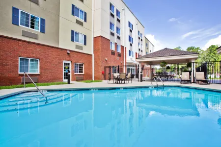 Candlewood Suites Columbus - Fort Benning Отели рядом с достопримечательностью «Columbus State University Department of Theater»