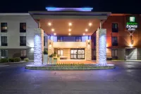 Holiday Inn Express & Suites ALBANY AIRPORT - WOLF ROAD by IHG - Parkplatz