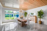 Amazing House with Pool Coral Gables Hotels in Glenvar Heights