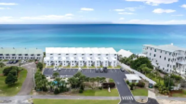 Beautiful, Large Gulf Front Condo - Private Beach - Beach Set up Included