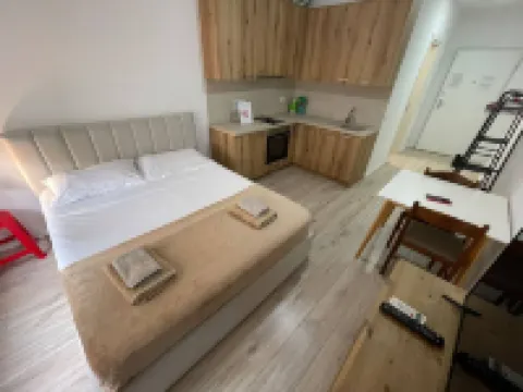 BonBon 2 - Quiet Central Studio