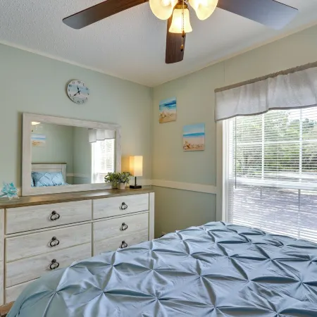 Charming Perry Home ~ 2 Mi to the Gulf!