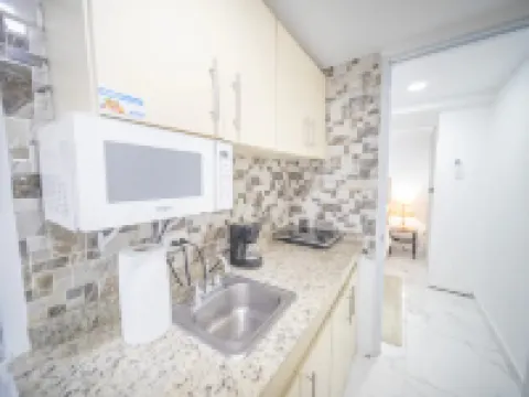 2 Guests 1Bed Studio 3Min to Beach and Main Street