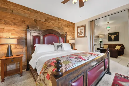 Historic Writers Lodge w/spa as featured in San Diego Magazine. Walk to town.