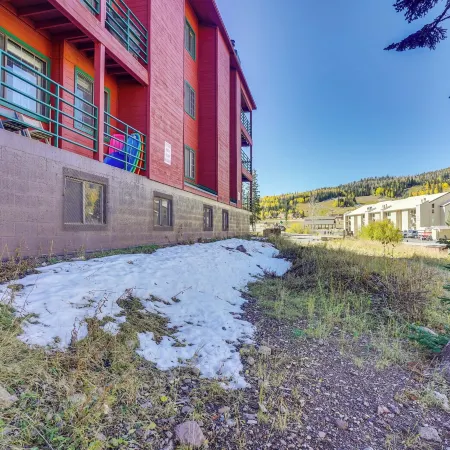 Mountainside Paradise: Ski-in/Ski-Out Resort Condo