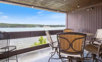 Spacious Pet-friendly Lakeview Condo w/ Boat Slip & Pools