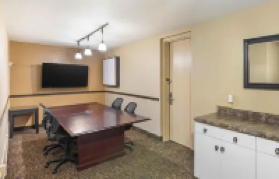 Extended Stay America Suites - Milwaukee - Brookfield