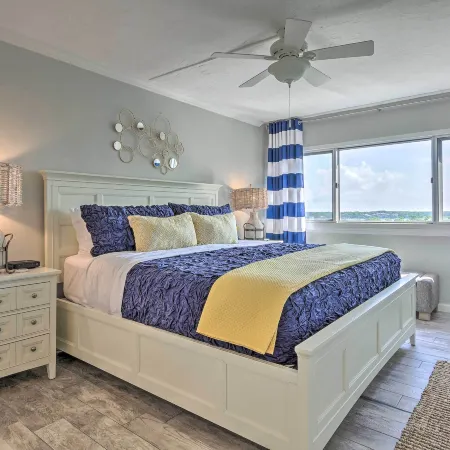 Pinnacle Port Getaway w/ Ocean View + Pool Access!