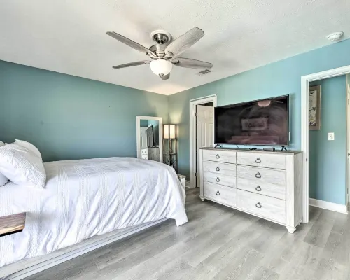 Panama City Condo w/ Balcony & Pool, Walk to Beach Hotels in Bay County